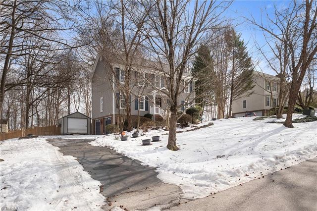 1661 Round Hill Circle, Kernersville, NC 27284