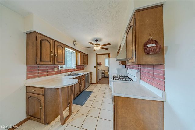 329 Wakefield Drive, Washington, WV 26181