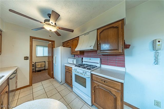 329 Wakefield Drive, Washington, WV 26181