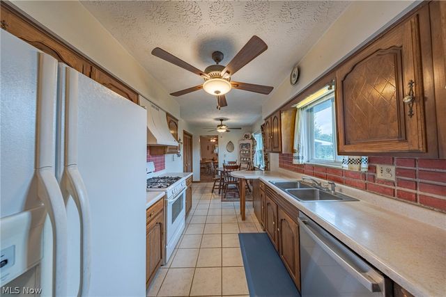 329 Wakefield Drive, Washington, WV 26181