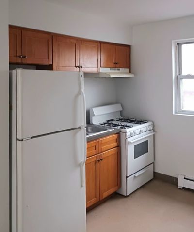 5741 W 35th Street 9, Cicero, IL 60804