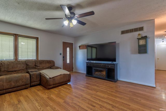 670 S Burkhardt Road, Evansville, IN 47715