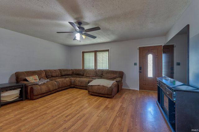 670 S Burkhardt Road, Evansville, IN 47715