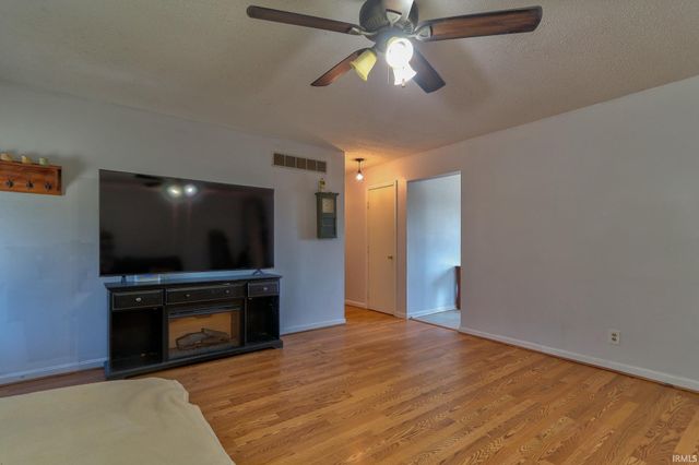 670 S Burkhardt Road, Evansville, IN 47715