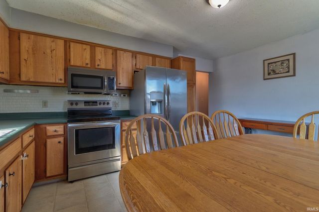 670 S Burkhardt Road, Evansville, IN 47715