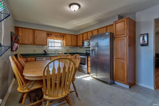 670 S Burkhardt Road, Evansville, IN 47715