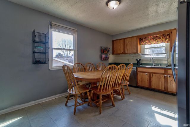 670 S Burkhardt Road, Evansville, IN 47715