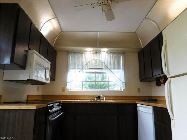 10525 Putnam CT, Lehigh Acres, FL 33936