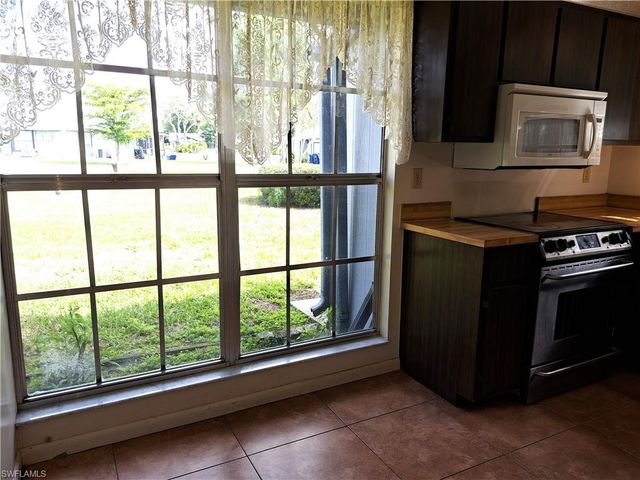 10525 Putnam CT, Lehigh Acres, FL 33936