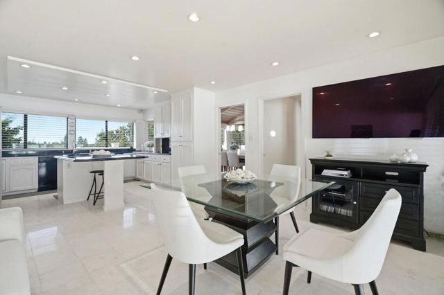 911 Matts Court, Los Altos, CA 94024