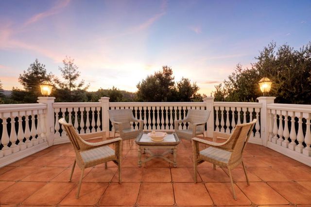 911 Matts Court, Los Altos, CA 94024