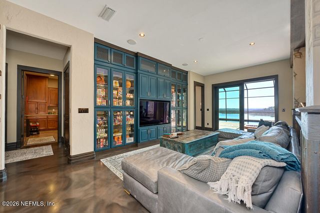 1037 SHIPWATCH Drive E, Jacksonville, FL 32225