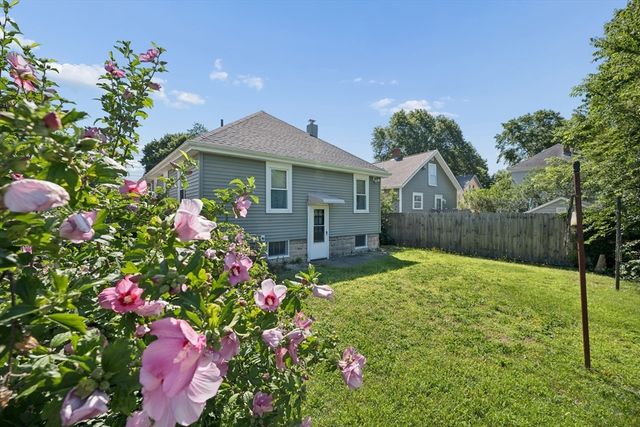 256 Green St, Fairhaven, MA 02719