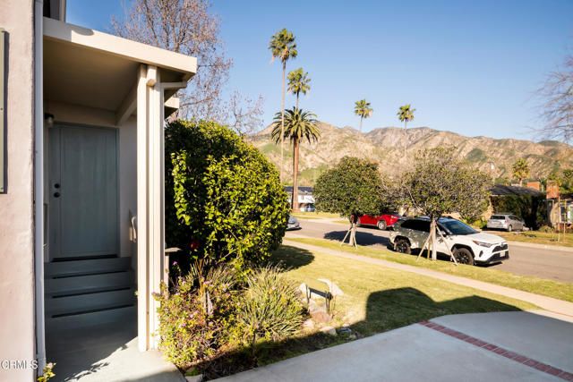 1533 Coolidge Avenue, Pasadena, CA 91104