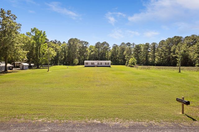 743 Roscoe Court, Cross, SC 29436