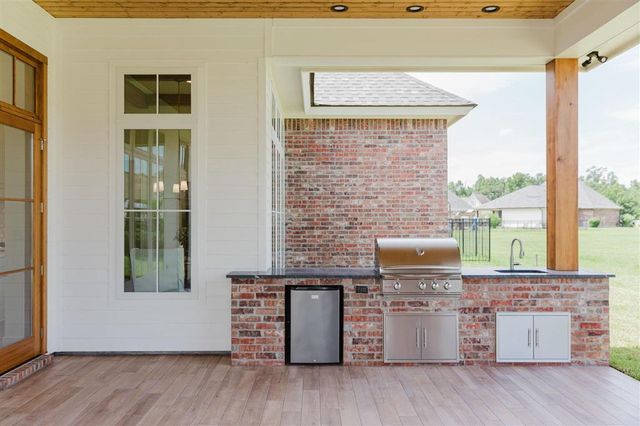 6434 E White Oleander Circle, Lake Charles, LA 70605