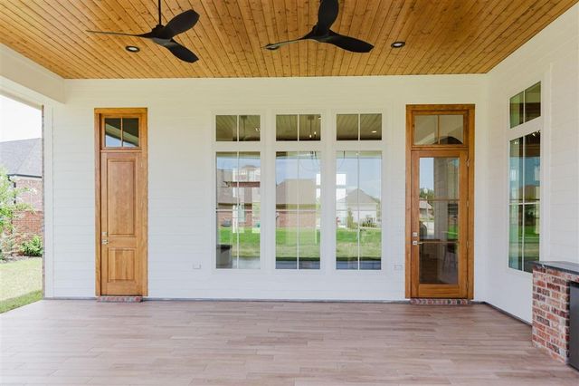 6434 E White Oleander Circle, Lake Charles, LA 70605