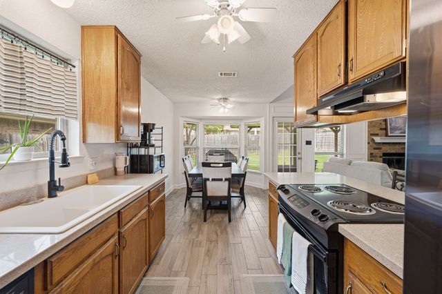 8009 Berrybrook Drive, Watauga, TX 76148
