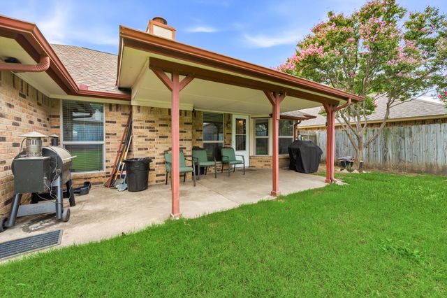 8009 Berrybrook Drive, Watauga, TX 76148