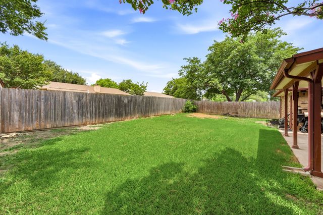 8009 Berrybrook Drive, Watauga, TX 76148