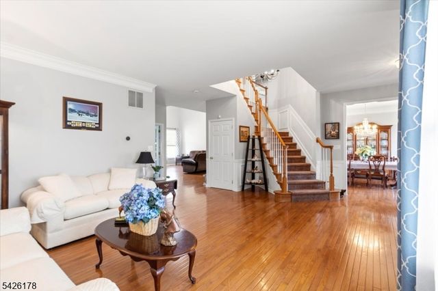 1 Tanager Dr, Raritan Twp., NJ 08551