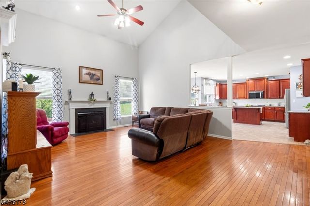1 Tanager Dr, Raritan Twp., NJ 08551