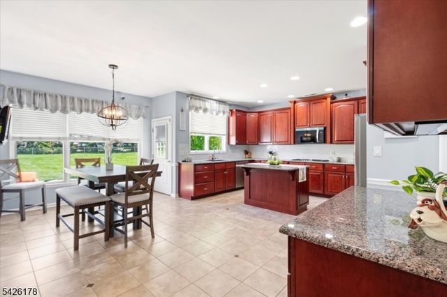 1 Tanager Dr, Raritan Twp., NJ 08551
