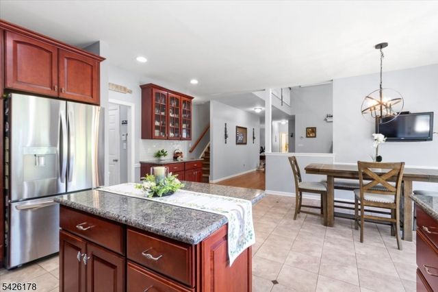 1 Tanager Dr, Raritan Twp., NJ 08551