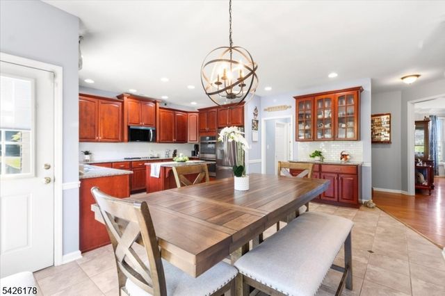 1 Tanager Dr, Raritan Twp., NJ 08551