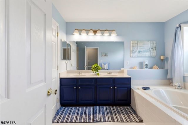 1 Tanager Dr, Raritan Twp., NJ 08551