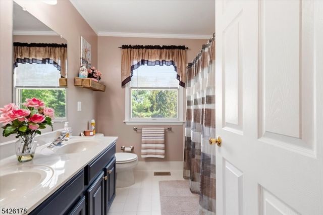 1 Tanager Dr, Raritan Twp., NJ 08551