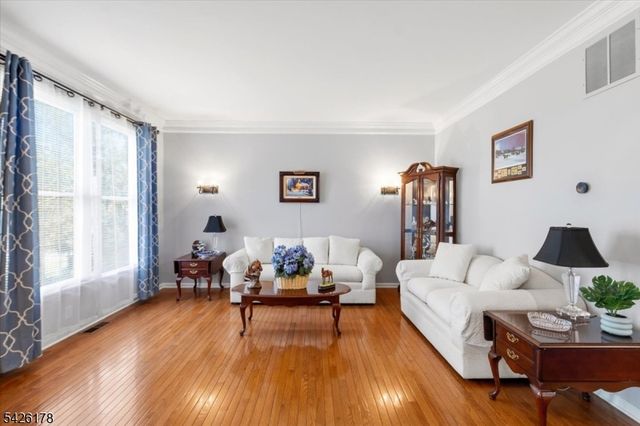 1 Tanager Dr, Raritan Twp., NJ 08551