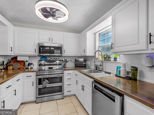 325 Wild Turkey Lane, Locust Grove, GA 30248