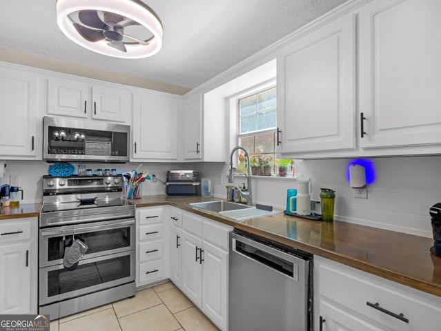 325 Wild Turkey Lane, Locust Grove, GA 30248