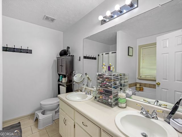 325 Wild Turkey Lane, Locust Grove, GA 30248