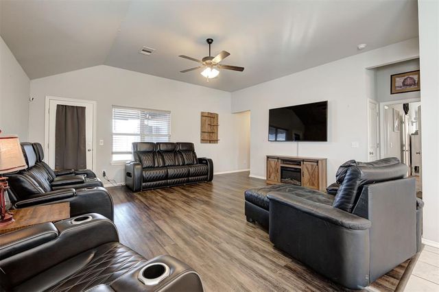 465 Compass Drive, Yukon, OK 73099