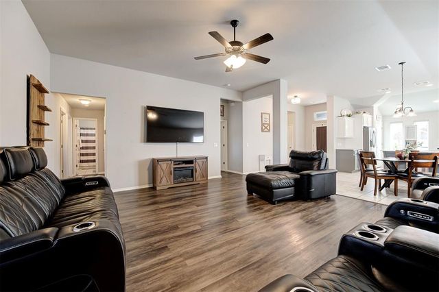 465 Compass Drive, Yukon, OK 73099