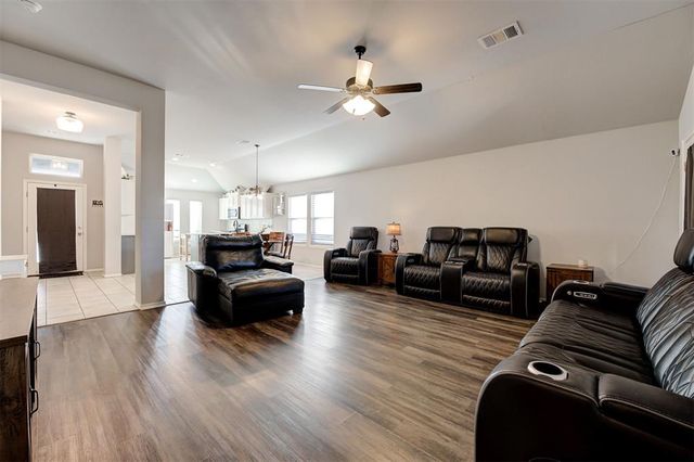 465 Compass Drive, Yukon, OK 73099