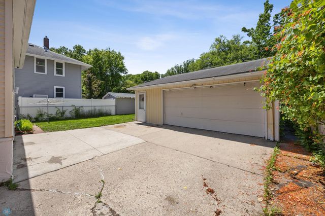 1307 5th Street S, Fargo, ND 58103