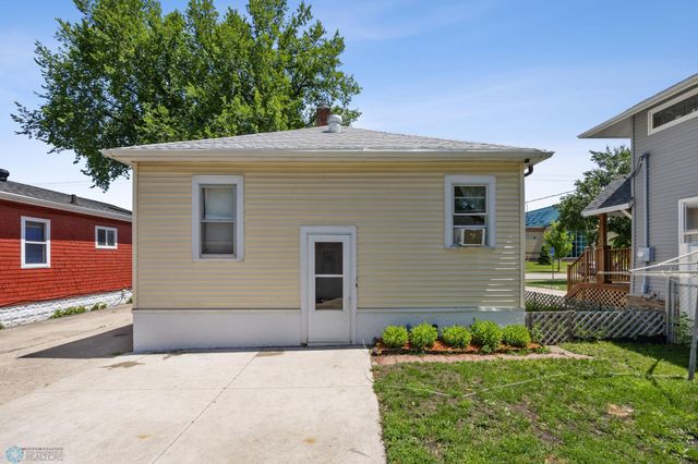 1307 5th Street S, Fargo, ND 58103