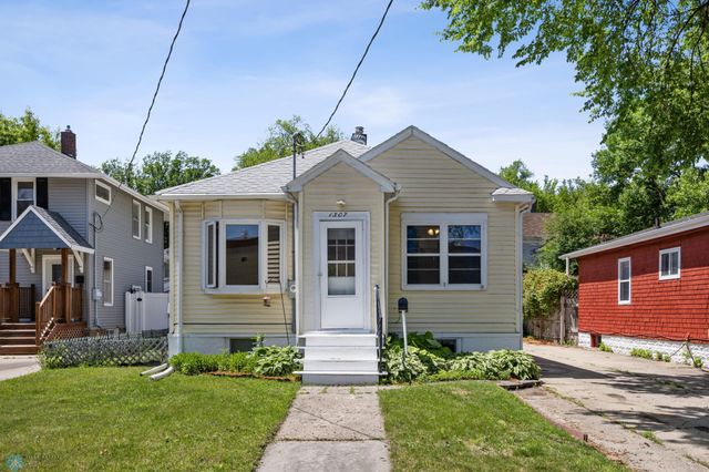 1307 5th Street S, Fargo, ND 58103