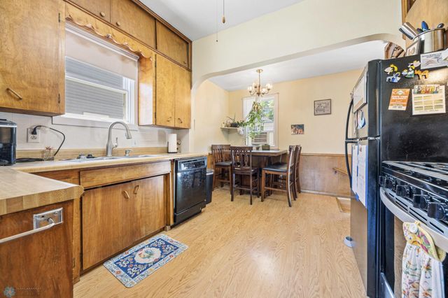 1307 5th Street S, Fargo, ND 58103