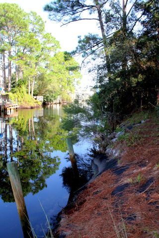 1621 Mauna Kea Court, Gulf Breeze, FL 32563