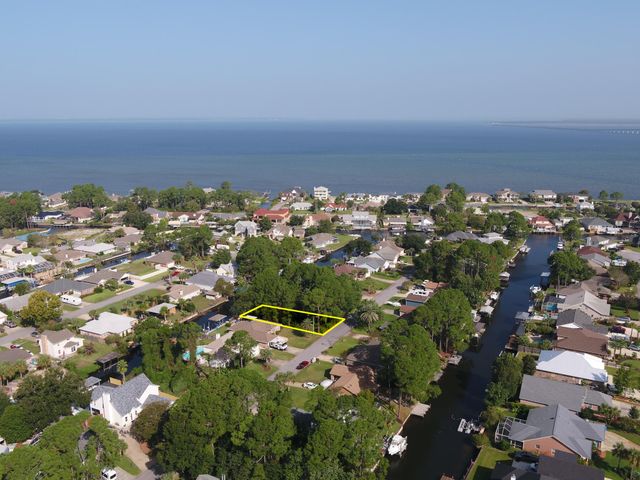 1621 Mauna Kea Court, Gulf Breeze, FL 32563