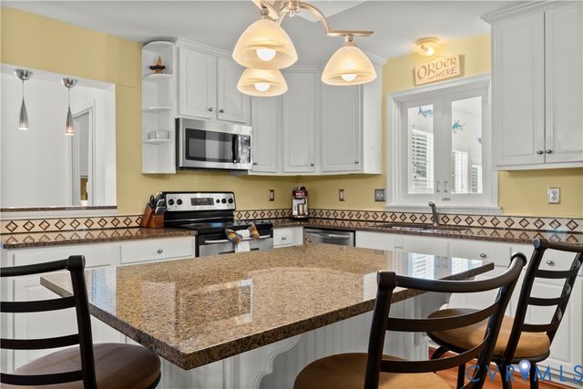 109 N Macon Ter, Ashland, VA 23005