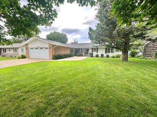 1206 S Shore Drive, Worthington, MN 56187