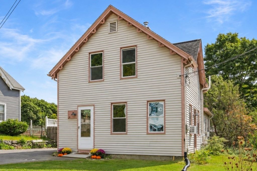 12 Brightside St, Millbury, MA 01527
