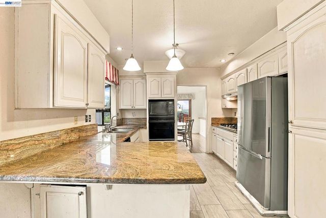 4934 Stoneridge Rd, Oakland, CA 94605