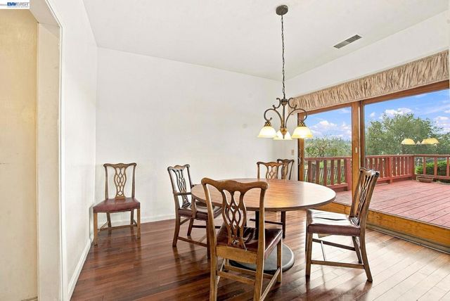 4934 Stoneridge Rd, Oakland, CA 94605
