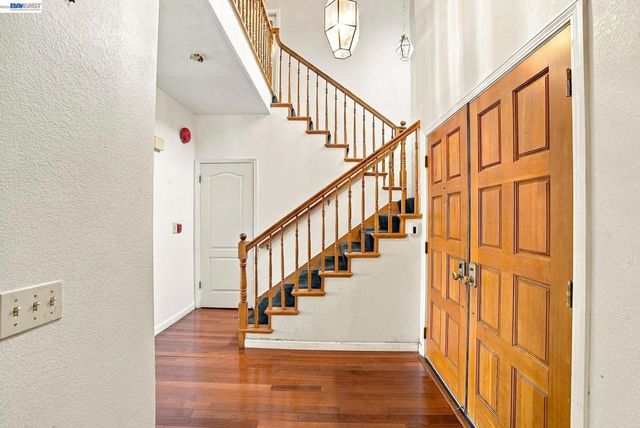 4934 Stoneridge Rd, Oakland, CA 94605